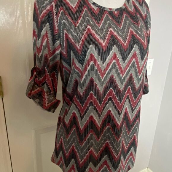 TACERA WOMENS Small Chevron Pullover Top - Picture 2 of 5